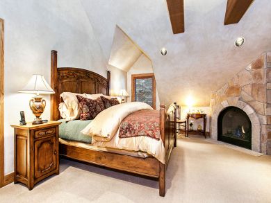 Vail vacation Home Sleeps Ten Guests.
